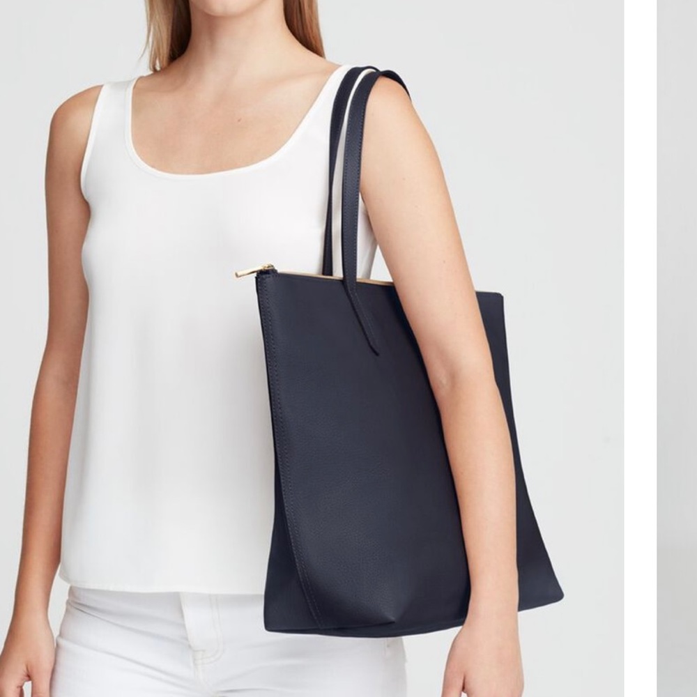 Cuyana - Leather Zipper Tote in Navy